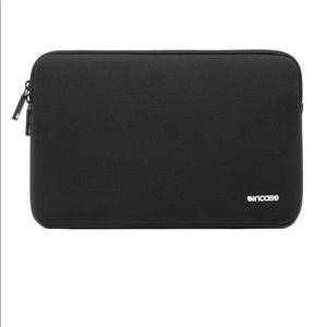 13x10 black Incase sleeve
